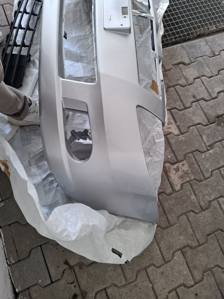 Zderzak przedni Suzuki Swift 2008r przed lift