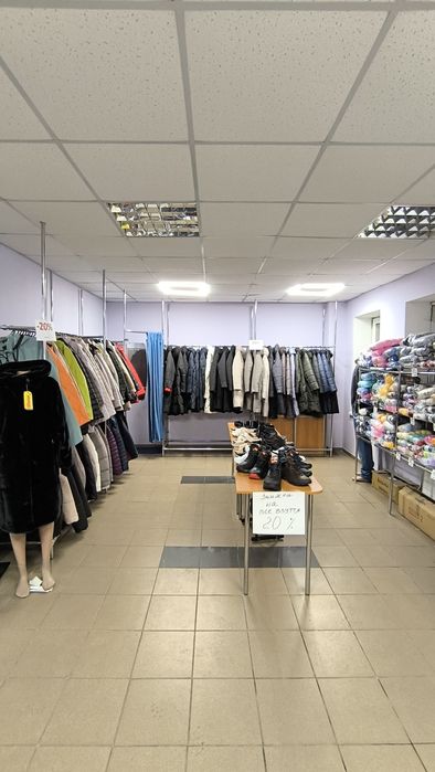 ЦЕНТР . Приміщення  93 кв. Торг.