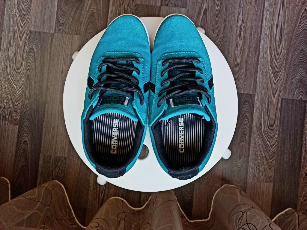 Оригінальні замшеві кросівки Converse