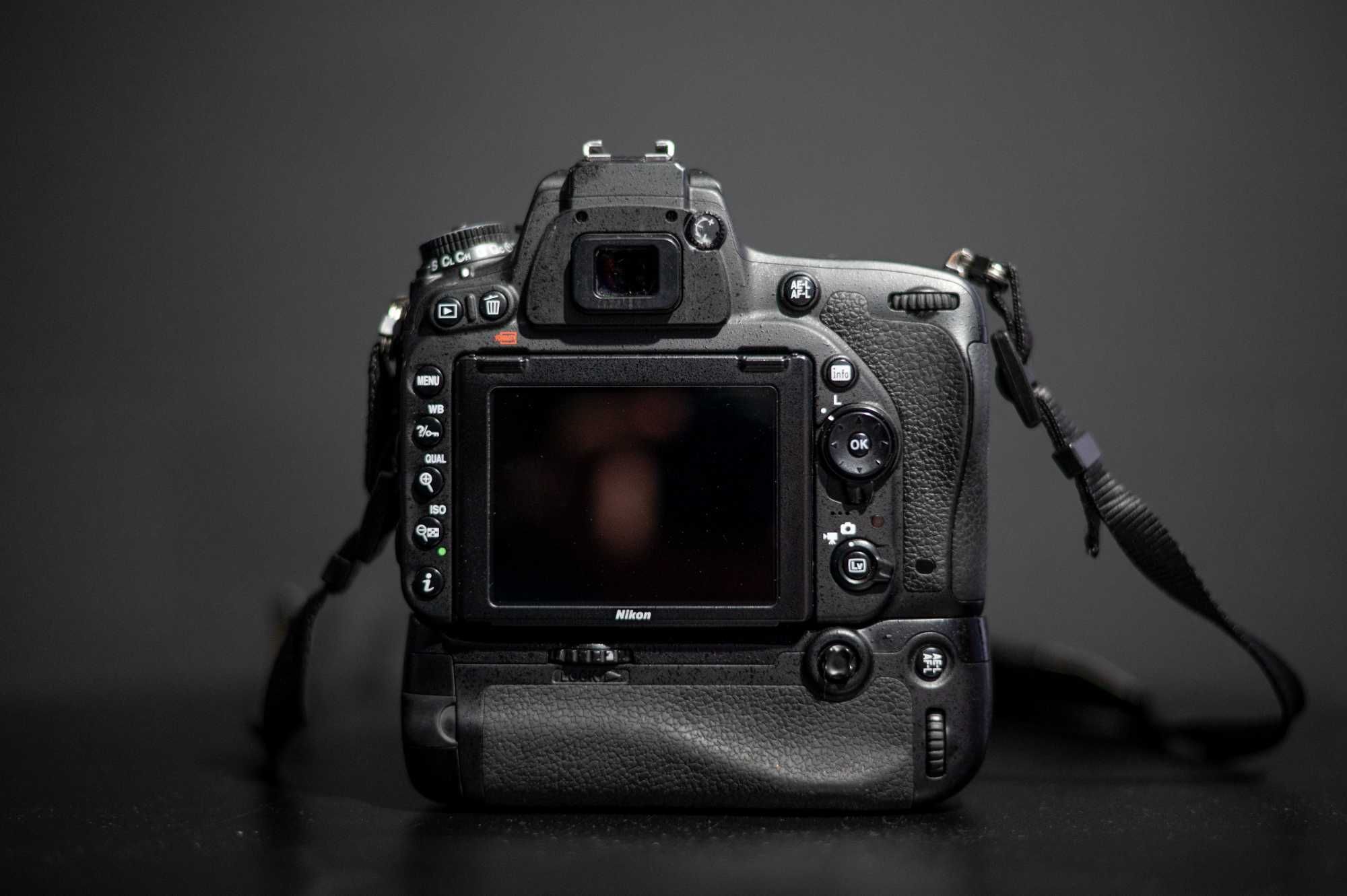 Aparat Nikon D750 + oryginalny grip MB-D16 pełna klatka - stan idealny