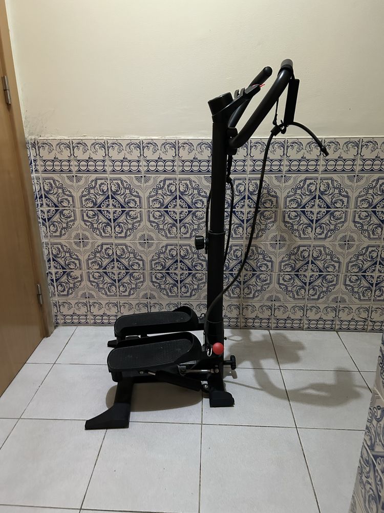 Maquina de exercicio escadala