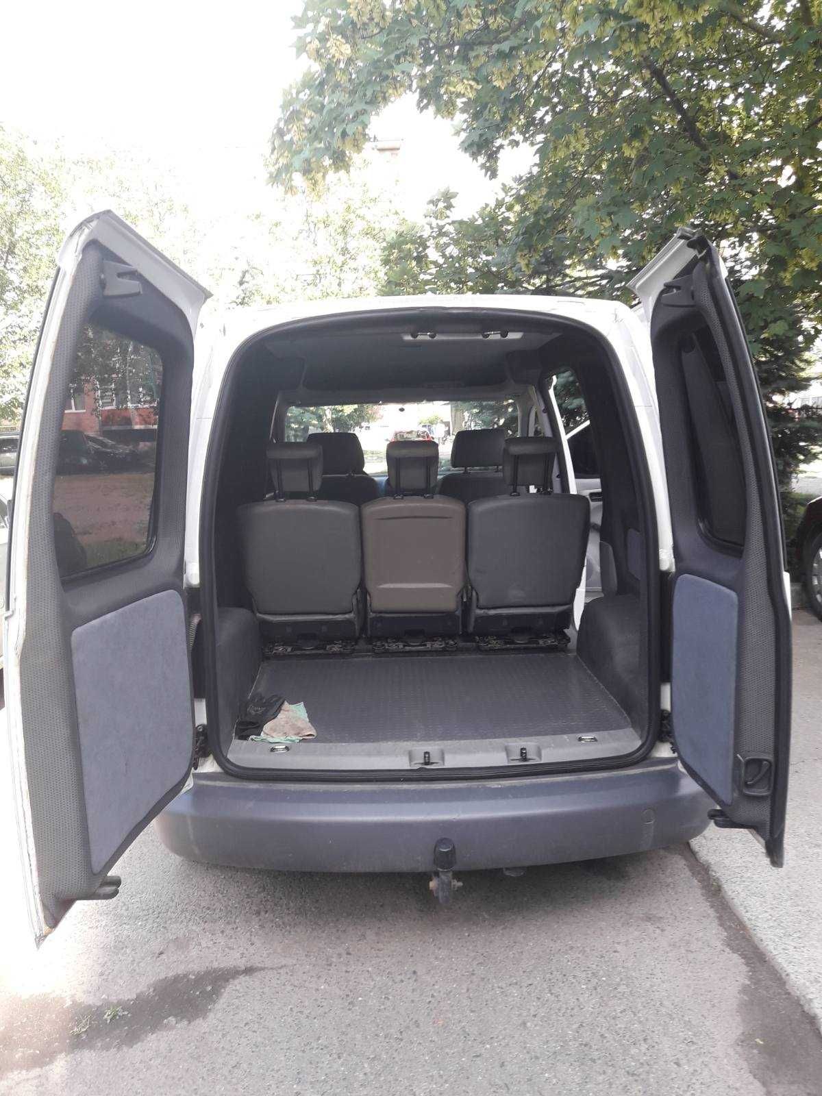 Породам авто VW Caddy 2010 року, обєм см. 1968