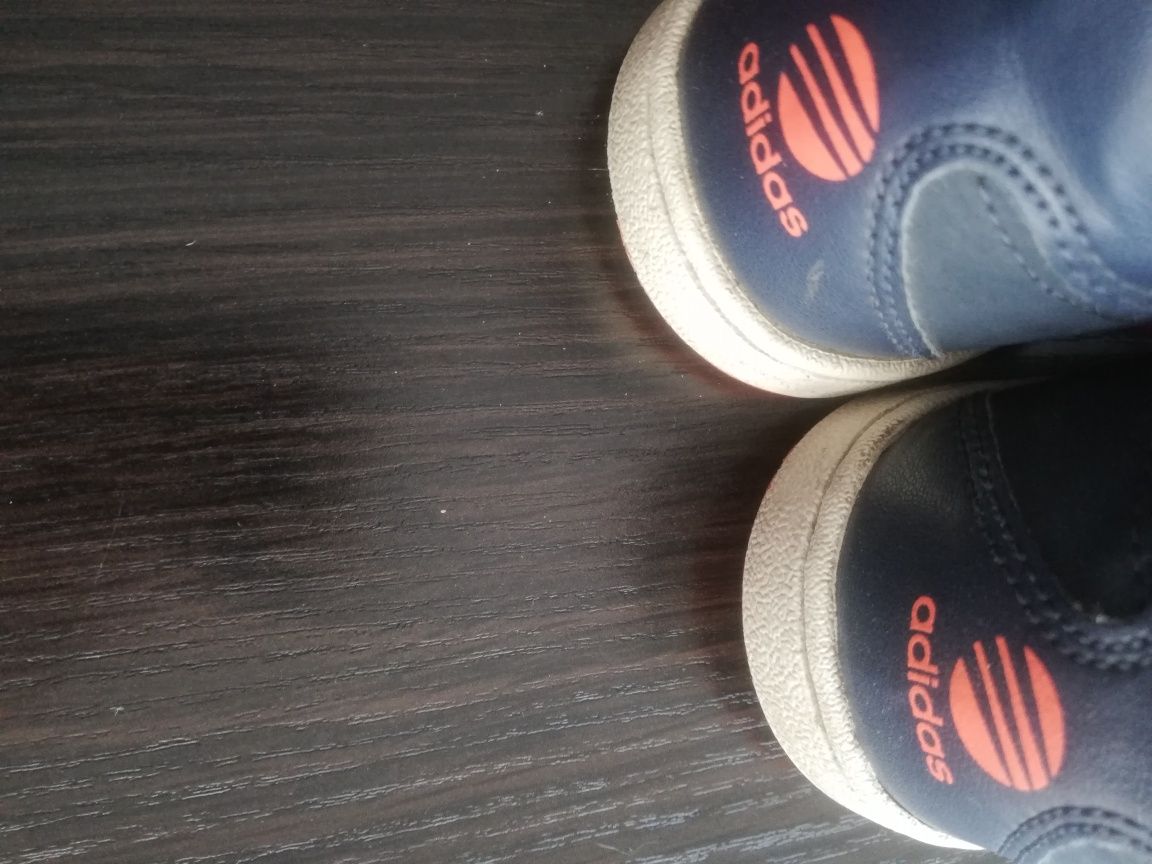 Buty chłopięce sportowe Adidas rozmiar 34