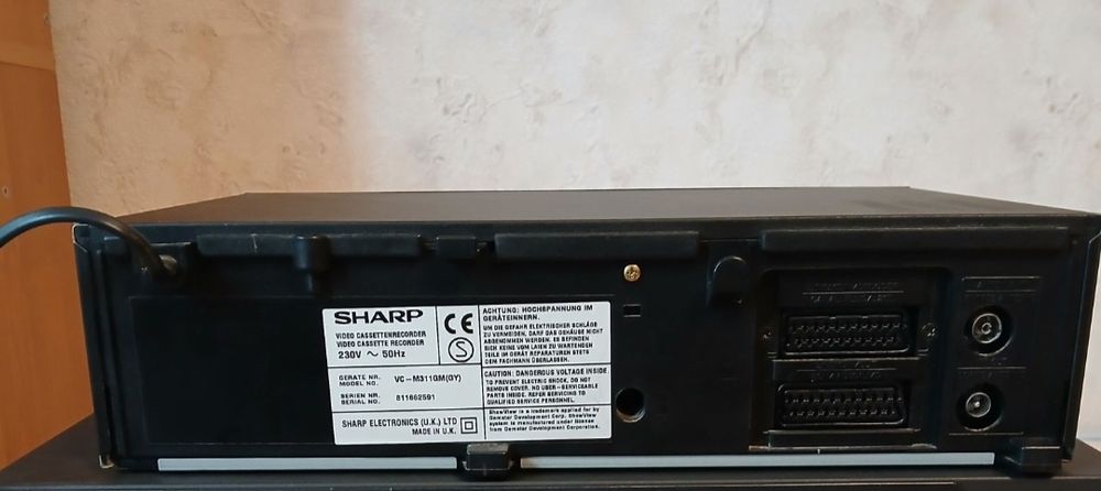 Продам відеомагнітофони Panasonic та Sharp