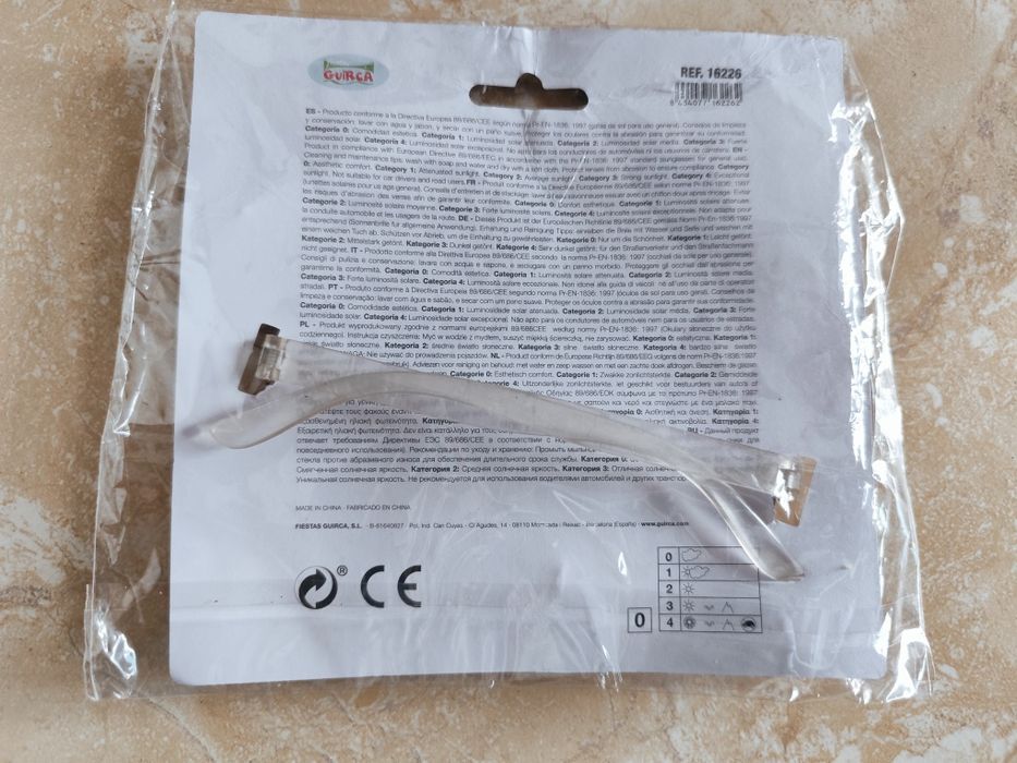 Óculos de sol em formato de caneca de cerveja