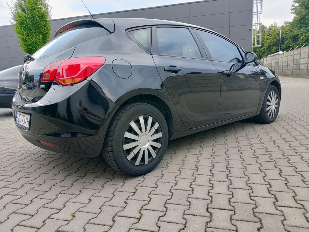 Opel Astra J 1.7 diesel 2010r 5-drzwiowa
