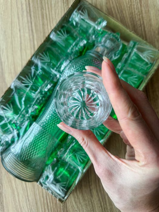 Набір кришталевий графін та 12 чарок. Новий, ні разу не вживаний.