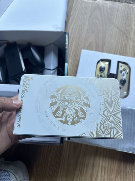 Nintendo Switch Oled Zelda (Edição TOTK, Caixa)