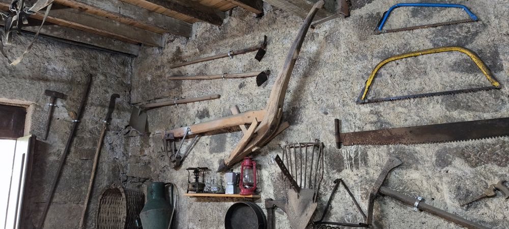 Antiguidades, Alfaias e Ferramentas Agrícolas