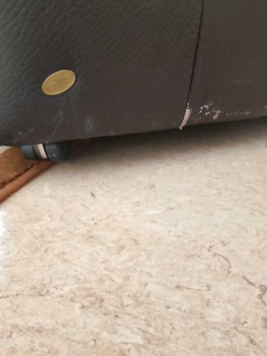 fotel z wysuwanym podnóżkiem, regulowane oparcie, skóra