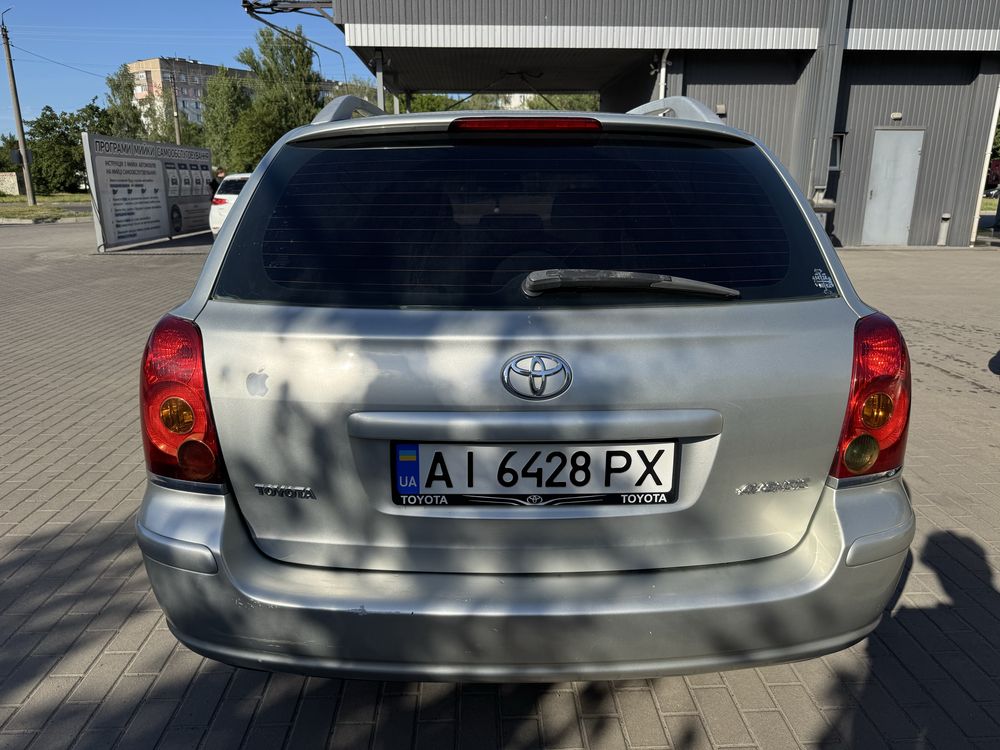 Toyota avensis 2003