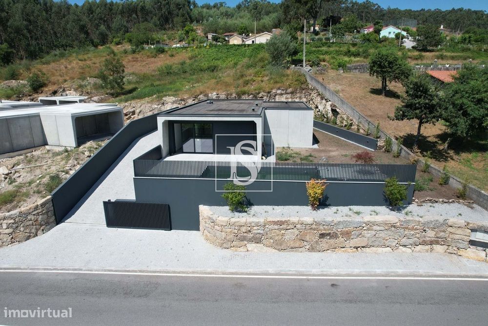 Moradia Individual Térrea com Piscina - NOVA