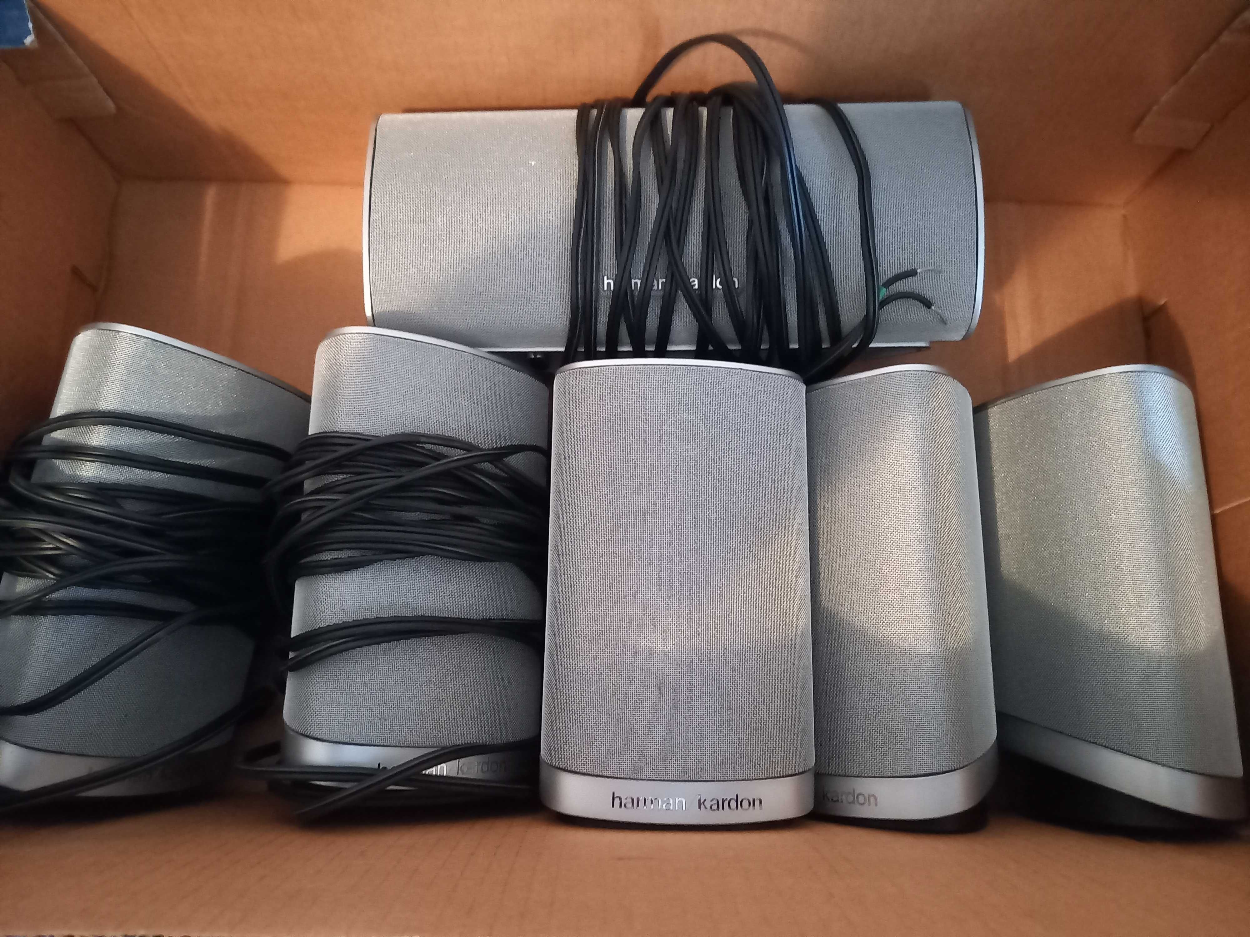 Amplituner HARMAN KARDON AVR 235 + zestaw głośników i subwoofer
