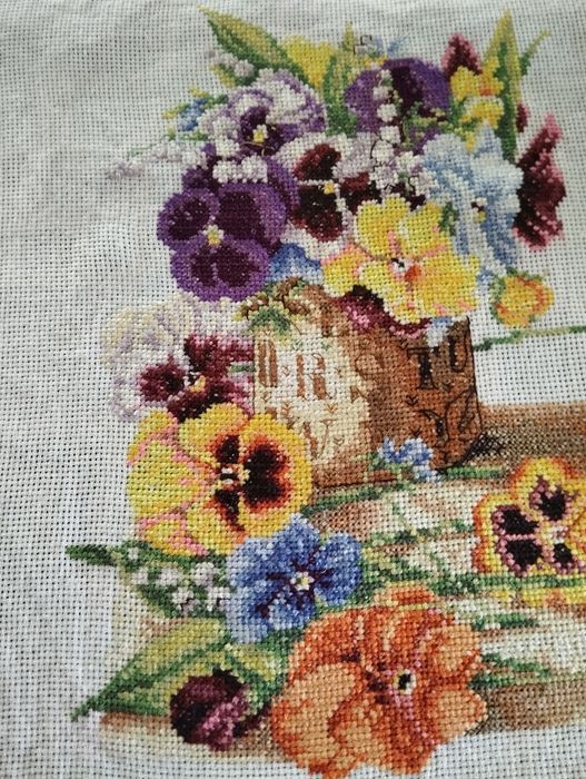 Продается готовая вышивка крестом