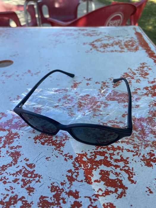 1 par de oculos de sol cor preto ( Portes gratis )