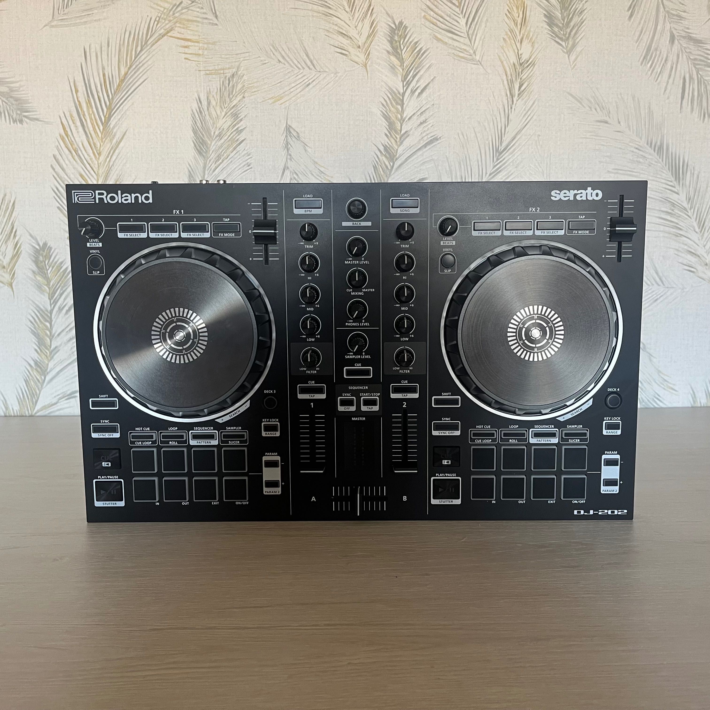 Controlador Roland DJ 202 - Serato - Como nova [Reservado]