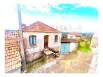 2 Casas com pátio e terreno