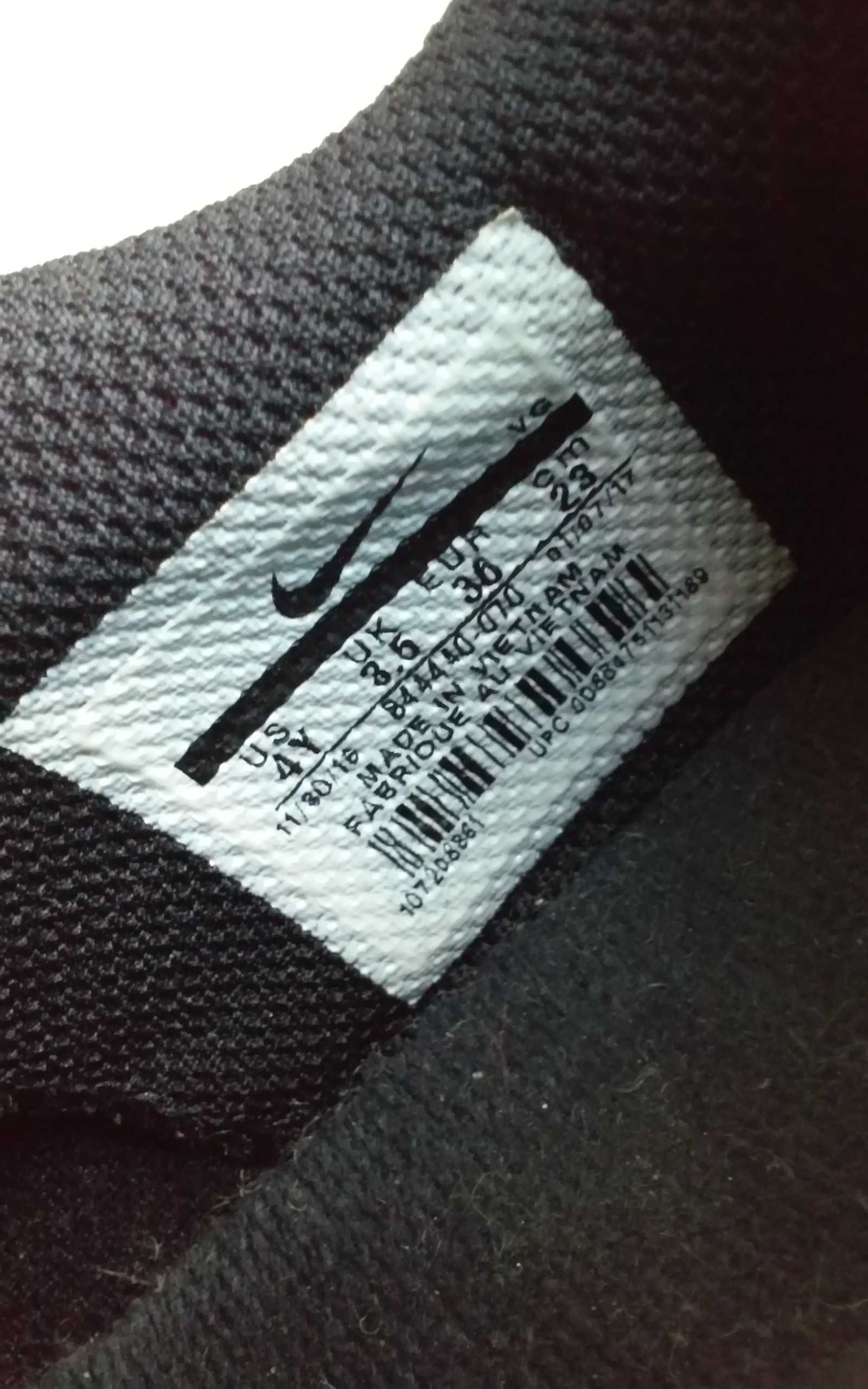 Buty piłkarskie turfy Nike Bravatax 36 wkładka 23 cm.