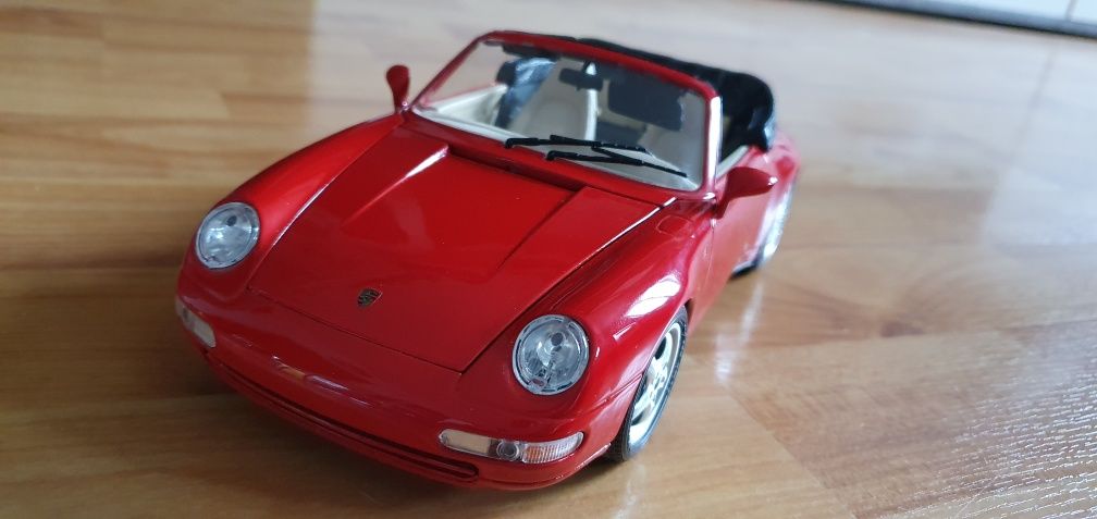 1:18 Burago Porsche 911 Carrera Cabriolet