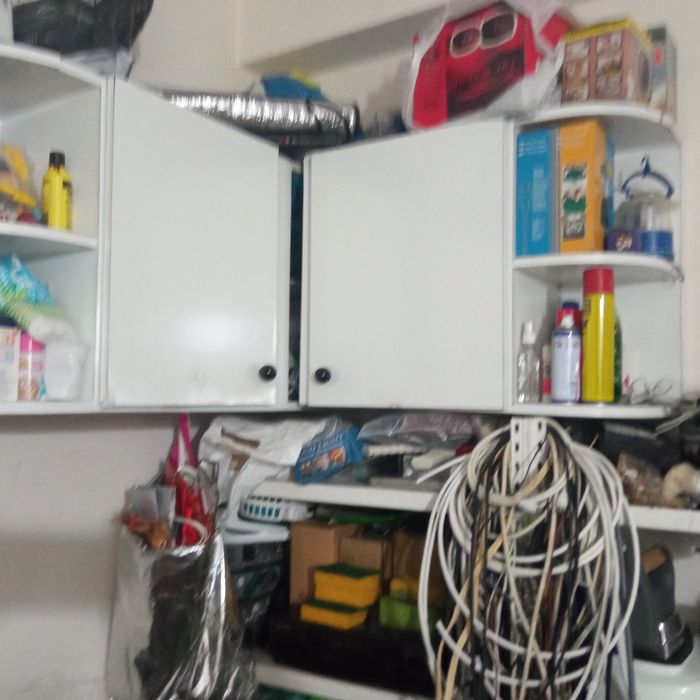 Dou armários de cozinha e sapateira em bom estado terá que os vir busc