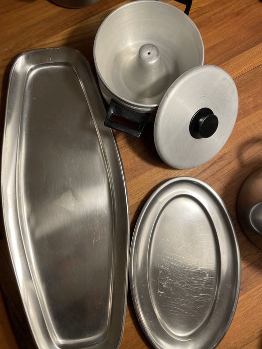 Travessas inox e tacho de pudim