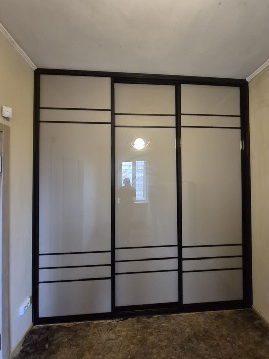 Шафа-купе (вбудована ). 2.85 висота 260 ширина  . Шкаф-купе.