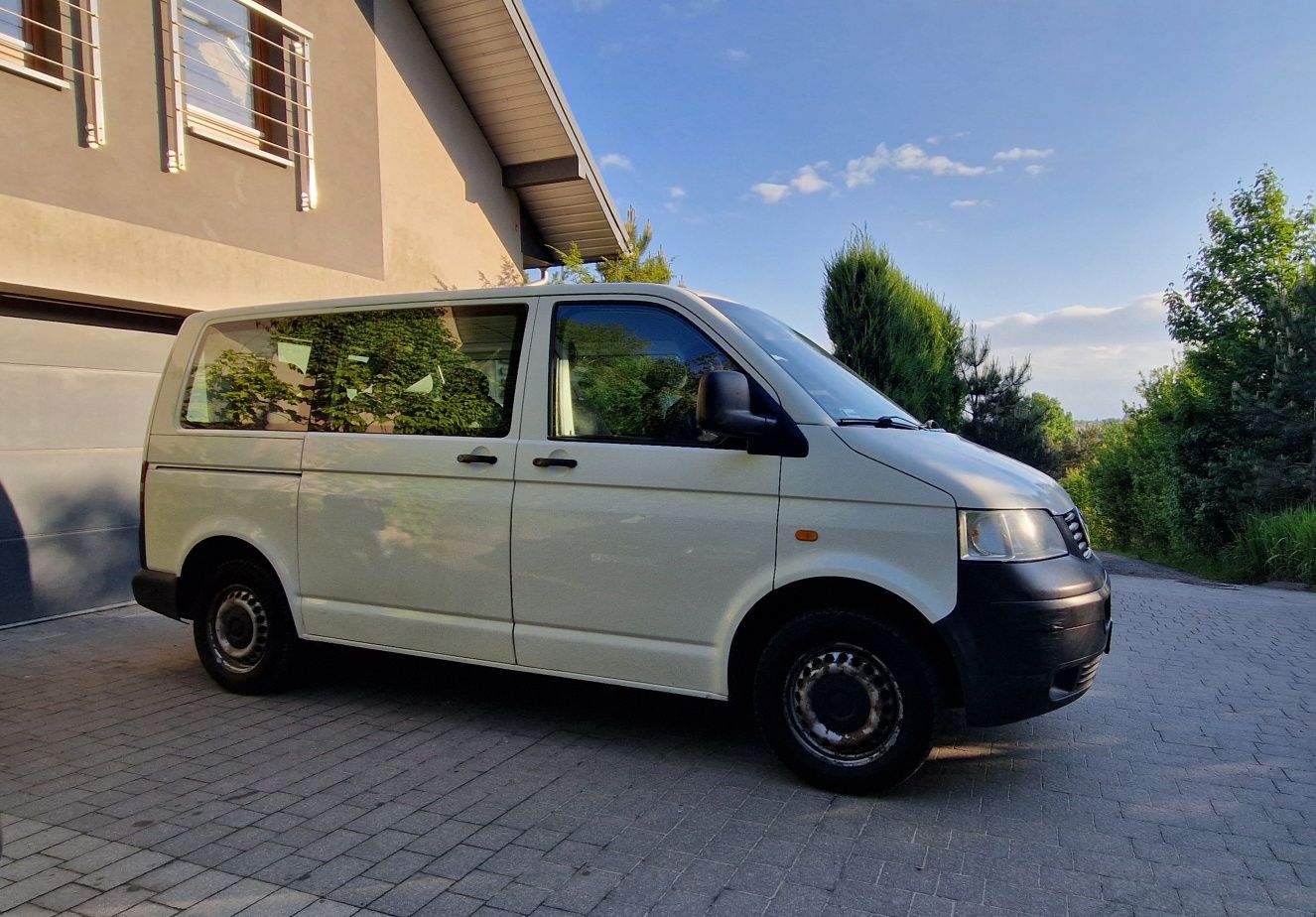 VW Transporter. Zadbany. 8 osób