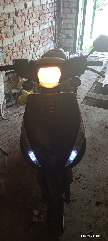 Продам скутер Piaggio ZIP