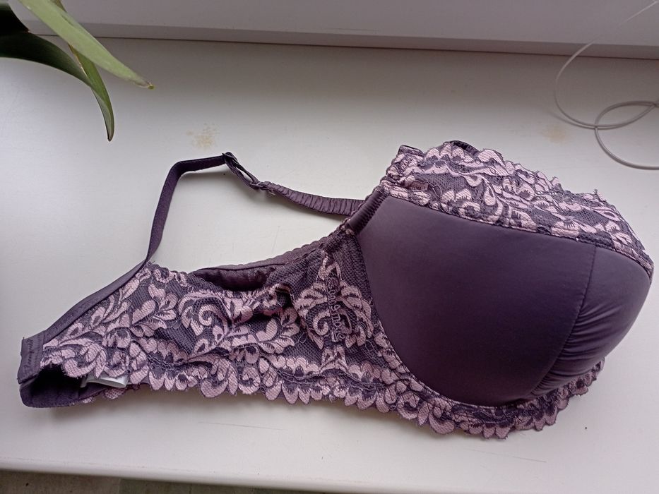 Бюстгальтер жіночий