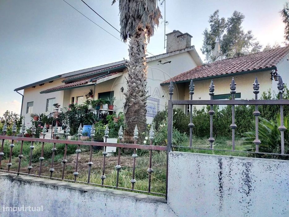 Moradia T4 para venda