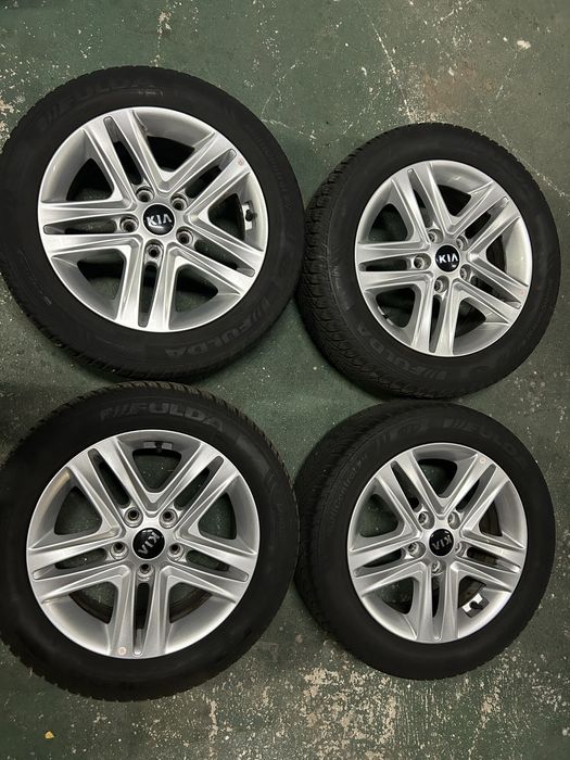 Alufelgi 16 Kia z oponami zimowymi 205/55/16-jak Nowe