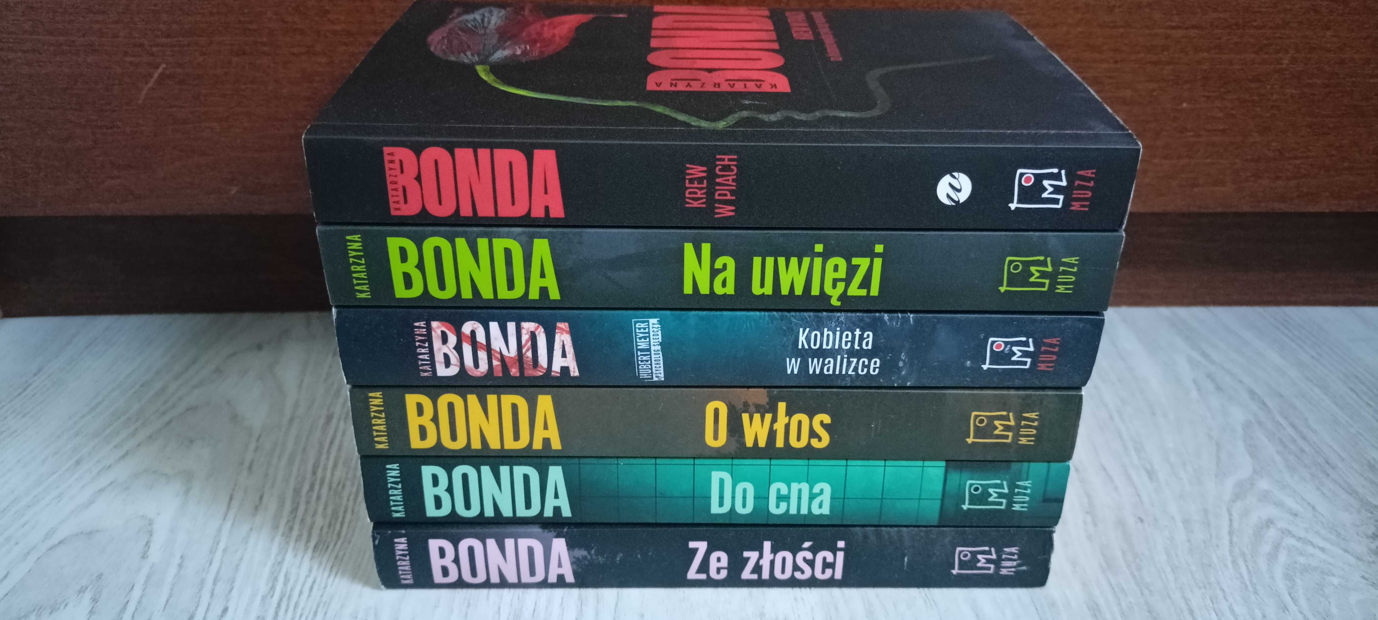 Bonda Kobieta w walizce Do cna O włos Ze złości Krew w piach Na uwięzi
