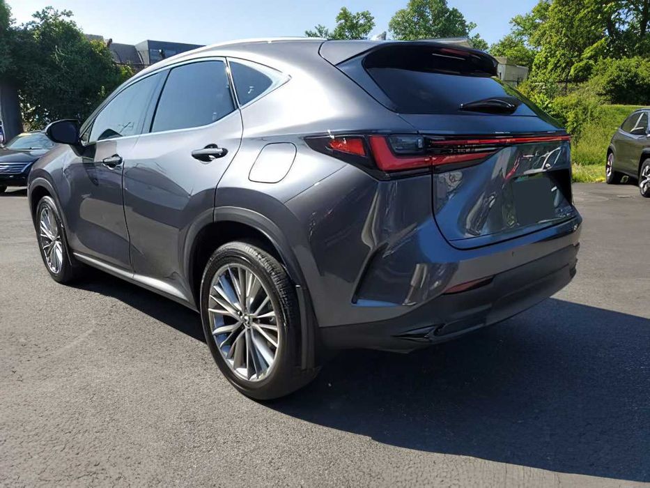 Lexus NX      2024