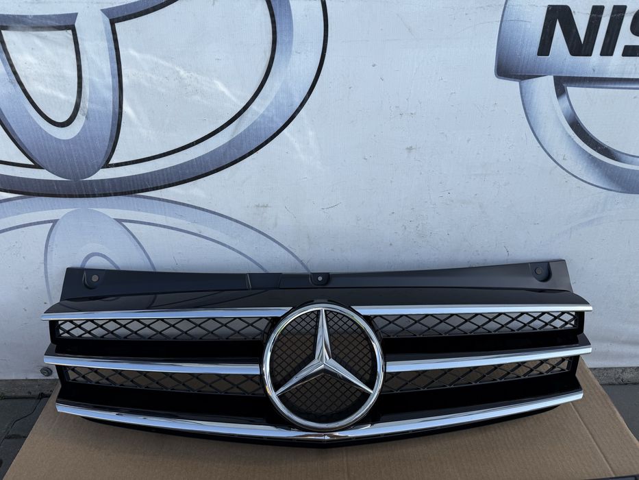 Решітка решотка радіатора Mercedes Viano W639 Віано рестайл