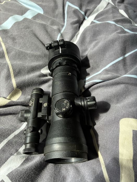Nasadka noktowizyjna na lunetę Dipol DN34  z oryginalnym doświetlaczem
