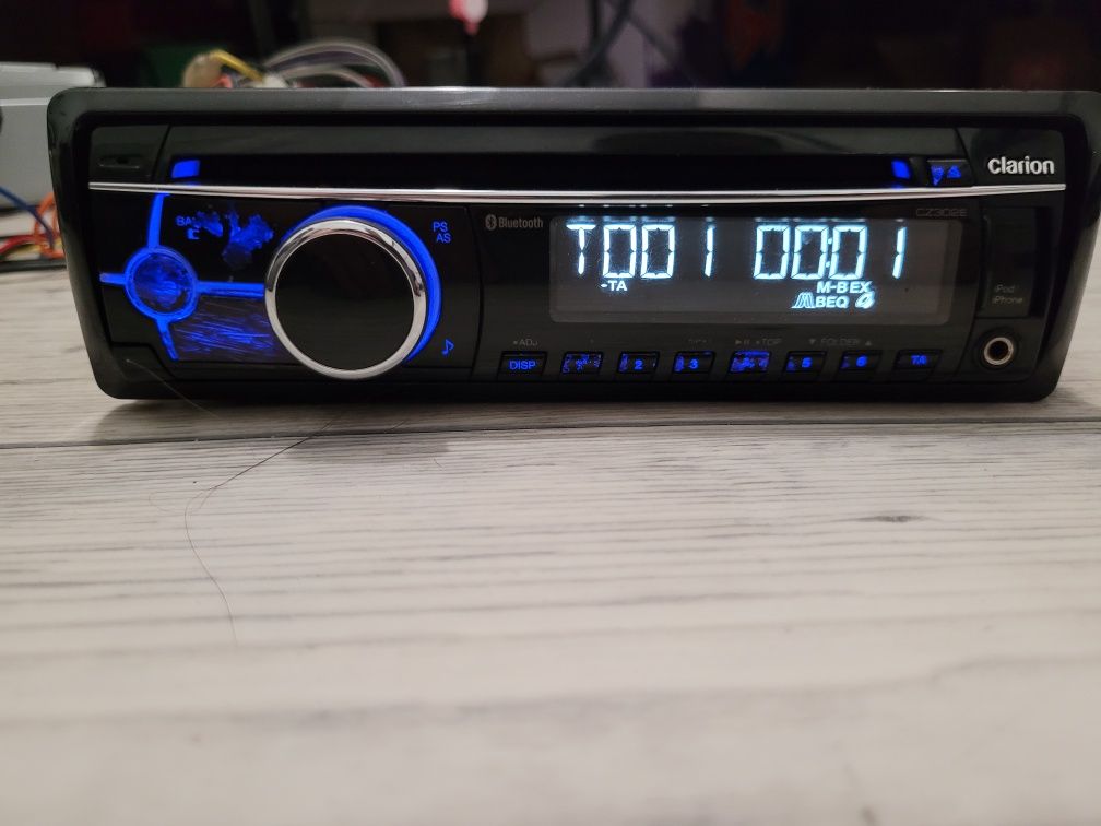 Radio samochodowe Clarion 4x45W CD,USB/IPOD/IPHONE,AUX,RDS