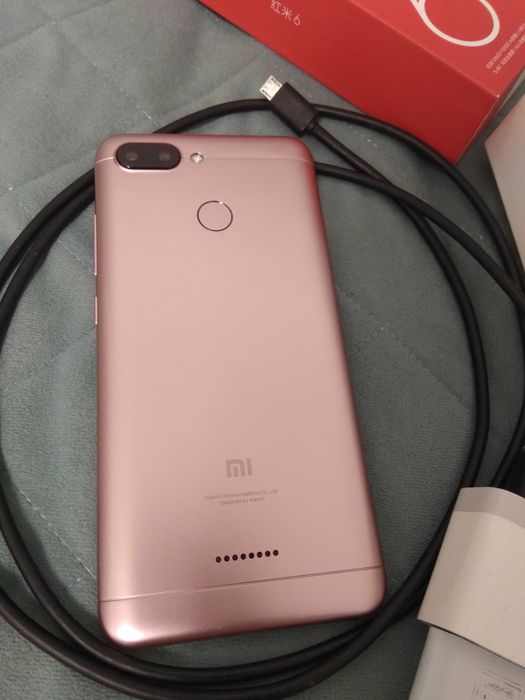 Телефон Xiaomi Redmi 6 память 3/32