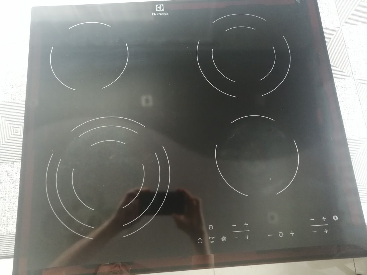 Варочна поверхня Electrolux
