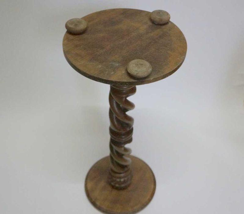 stary kwietnik drewniany rzeźbiony