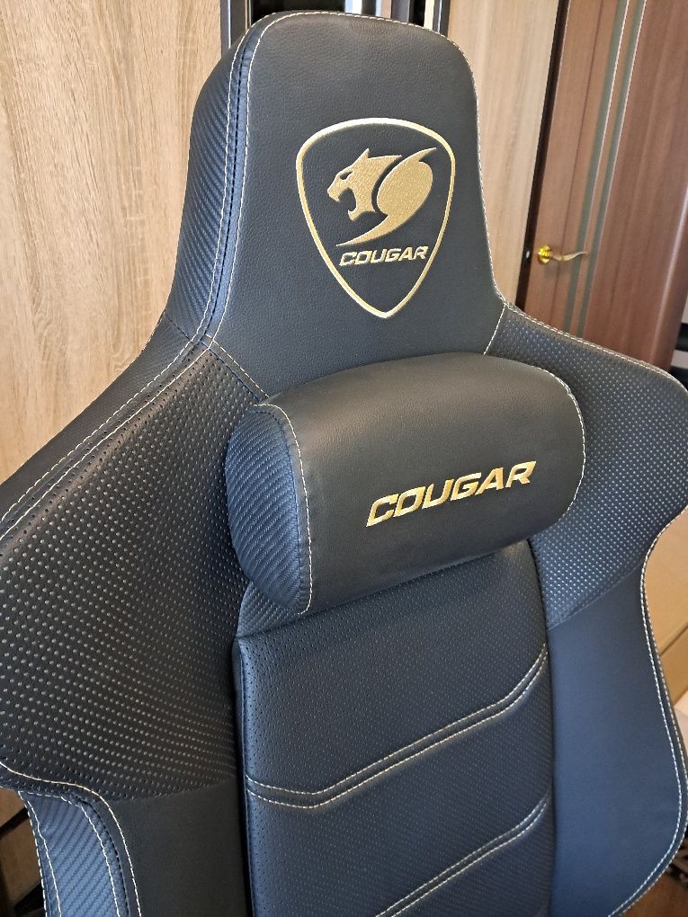 Ігрове крісло Cougar Armor Evo Royal Black/Gold