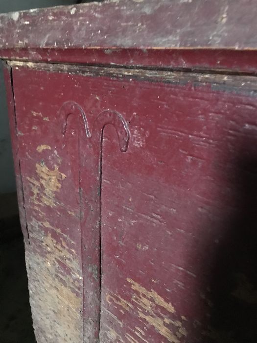 Старенька скриння