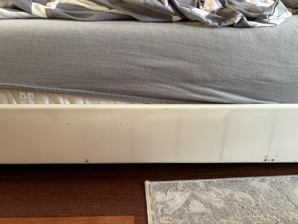 Łóżko Ikea białe metalowe 140 × 200