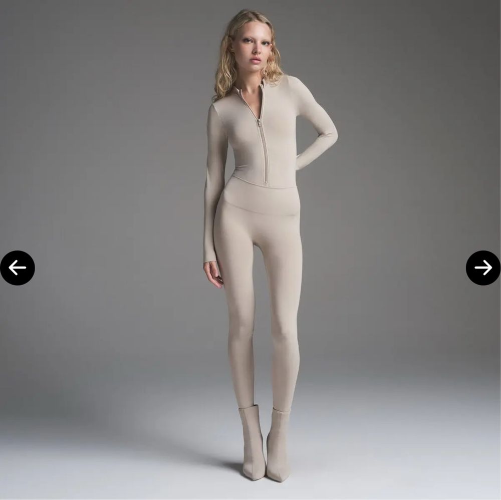 SKIMS soft smoothing боді зі змійкою XS