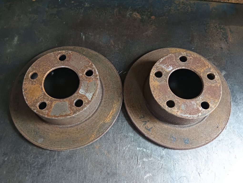Tarcze hamulcowe tył tylne Audi A6 C5 rok 2001 diesel 2.5 TDI