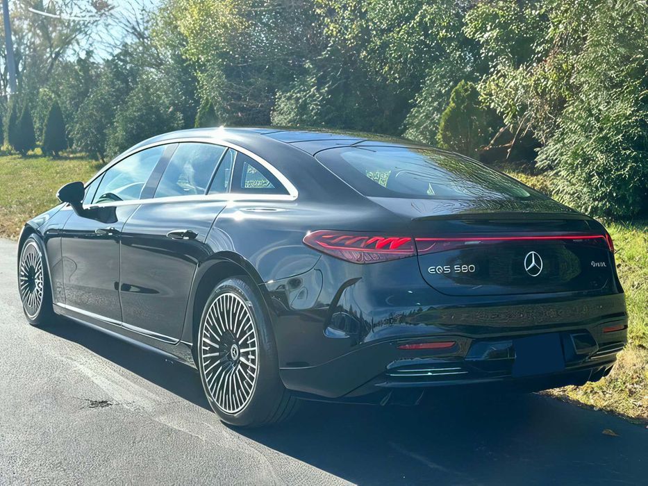 Mercedes-Benz EQS      2022