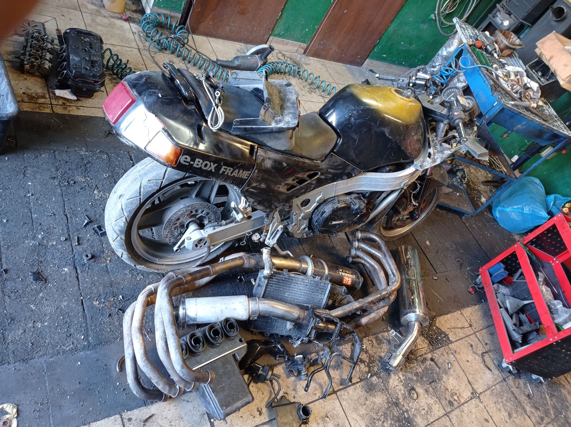 Kawasaki zx10 1000 Tomcat części wał gaźnik moduł zegary wydech tryby