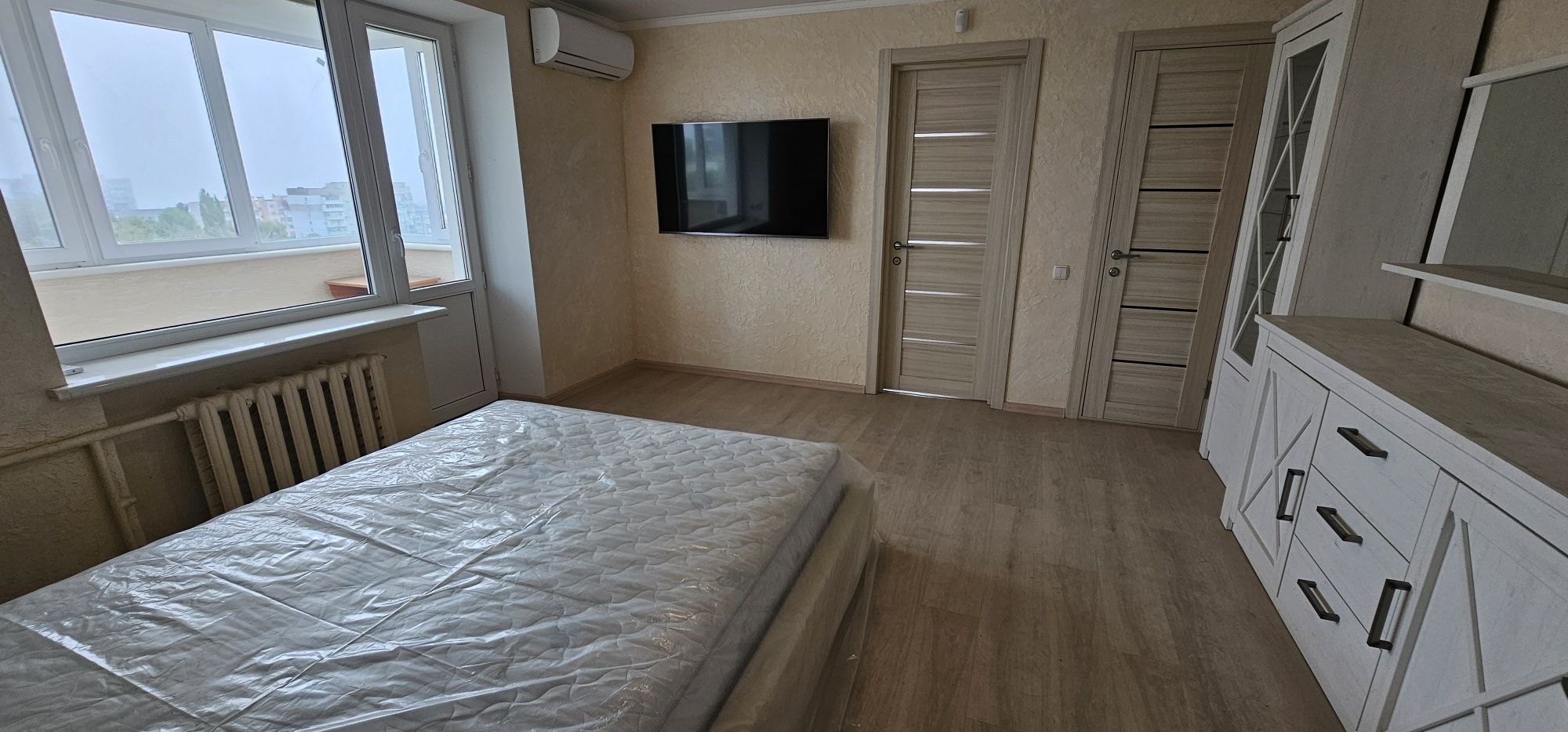 Продам 4х комнатную квартиру в центре города Черноморск