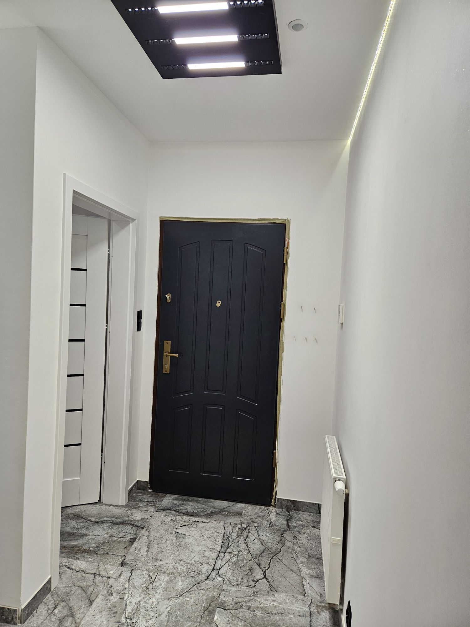 Gres szkliwiony 8mm 60x60 3m2
