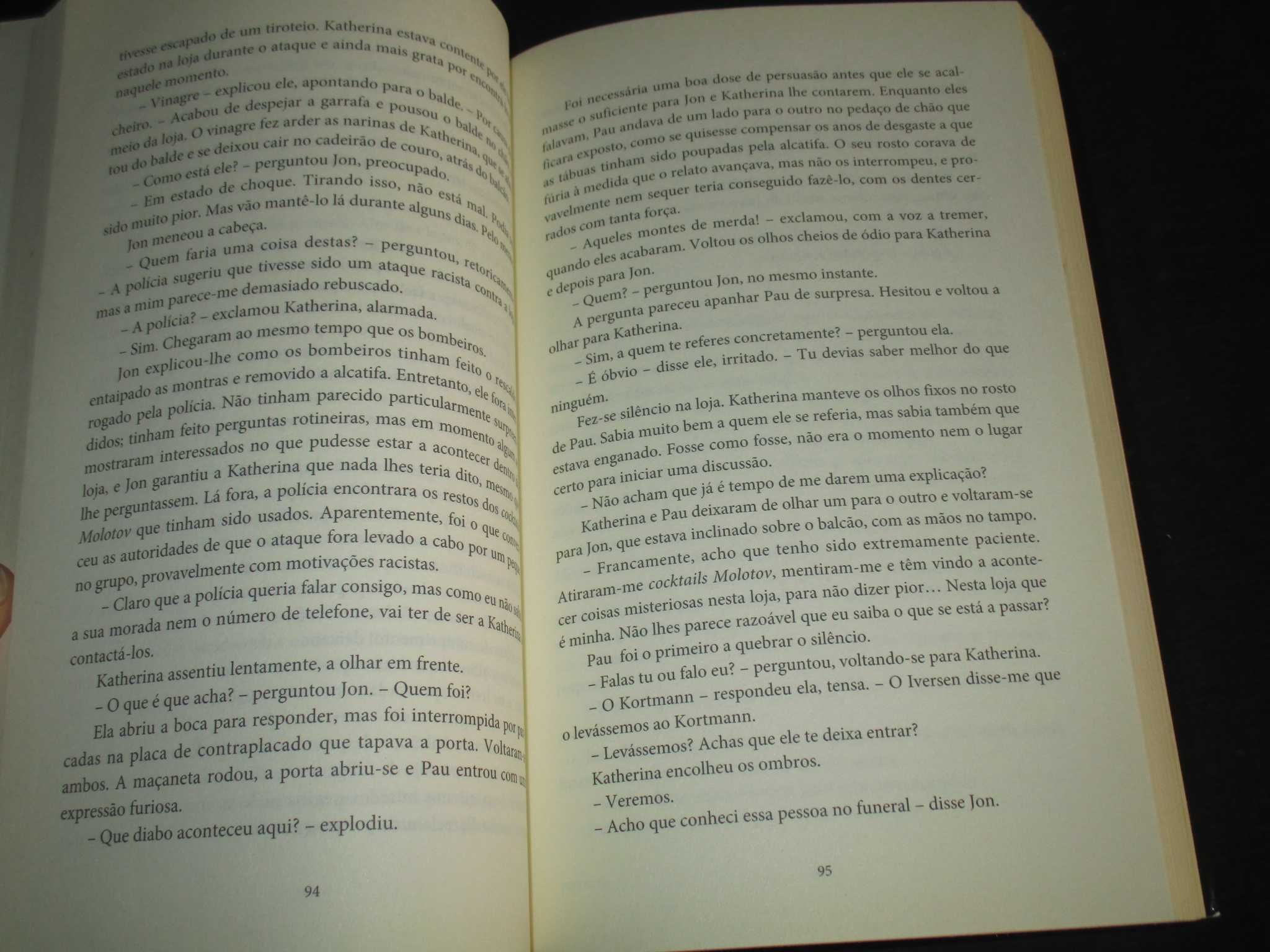 Livro A Biblioteca das Sombras Mikkel Birkegaard