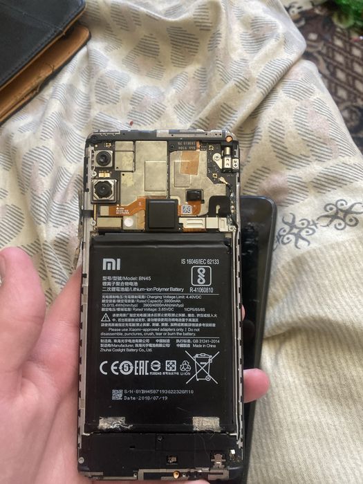 Телефони на запчастини